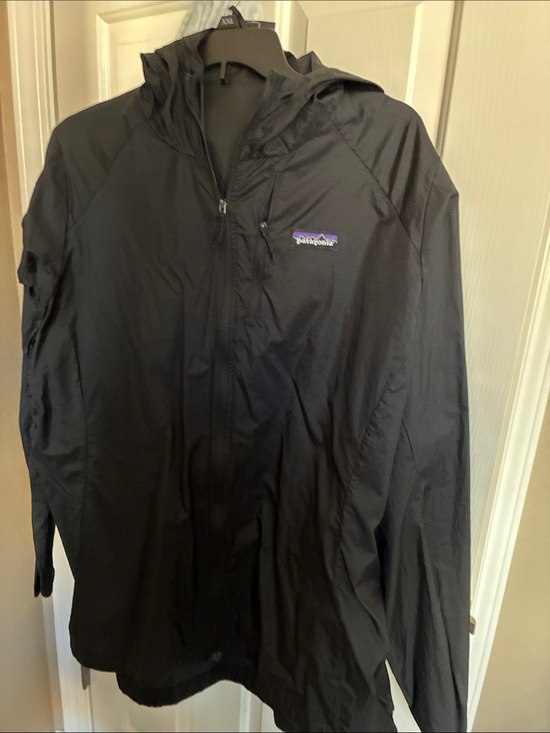 Patagonia Jackets & Blazers - Patagonia Women’s Black Lightweight Hooded Jacket